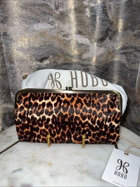 NWT HOBO international Lauren Leopard-Print Frame Clutch wallet